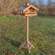 Fågelbord "Grota" - högvärdigt fågelhus i trä, inkl. stativ, VOSS.garden