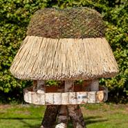 Fågelbord "Pellworm" XL, fågelhus i trä, halmtak, oval, 55 x 70cm, VOSS.garden